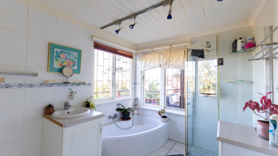 4 Bedroom Property for Sale in Brenton On Sea Western Cape